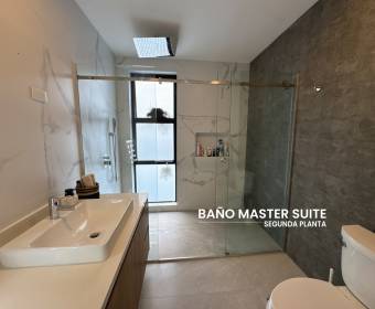 House with 4 bedrooms for sale in the Hacienda Espavel condominium in La Guacima.