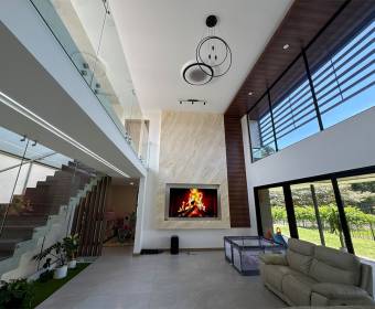 House with 4 bedrooms for sale in the Hacienda Espavel condominium in La Guacima.