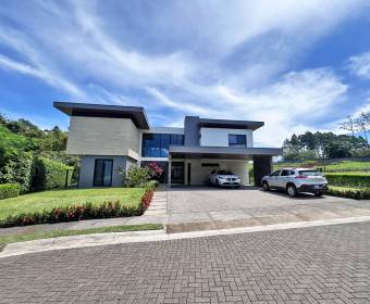 House with 4 bedrooms for sale in the Hacienda Espavel condominium in La Guacima.