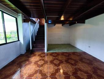 Descubre la Tranquilidad Casa en Volio con Jardín, Árboles Frutales y Aire Fresco.