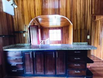 Descubre la Tranquilidad Casa en Volio con Jardín, Árboles Frutales y Aire Fresco.