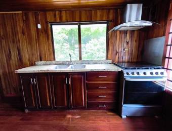 Descubre la Tranquilidad Casa en Volio con Jardín, Árboles Frutales y Aire Fresco.