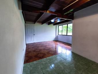 Descubre la Tranquilidad Casa en Volio con Jardín, Árboles Frutales y Aire Fresco.