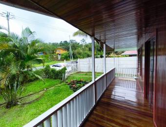 Descubre la Tranquilidad Casa en Volio con Jardín, Árboles Frutales y Aire Fresco.