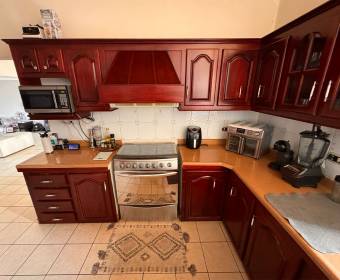 House for sale in Bosques de Doña Rosa Residential Complex, Cariari, Belén.