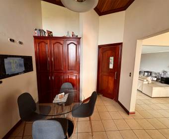 House for sale in Bosques de Doña Rosa Residential Complex, Cariari, Belén.