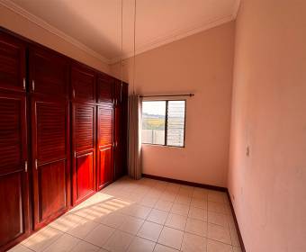 House for sale in Bosques de Doña Rosa Residential Complex, Cariari, Belén.