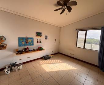 House for sale in Bosques de Doña Rosa Residential Complex, Cariari, Belén.