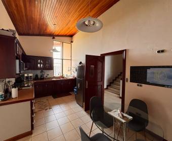 House for sale in Bosques de Doña Rosa Residential Complex, Cariari, Belén.