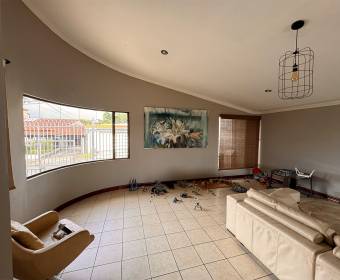 House for sale in Bosques de Doña Rosa Residential Complex, Cariari, Belén.