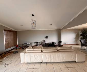 House for sale in Bosques de Doña Rosa Residential Complex, Cariari, Belén.