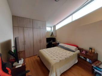 Se vende espaciosa propiedad con 2 casas en San Miguel Heredia 26-280