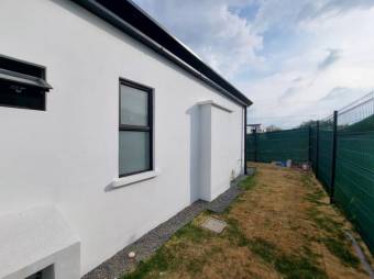 Se vende espaciosa casa con amplio patio en villa del sol 25-1671