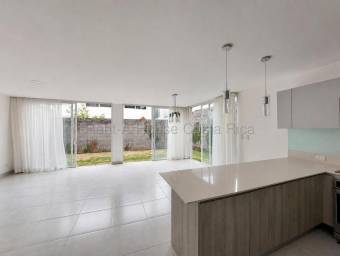 Se alquila casa en San Antonio Belén 27-225