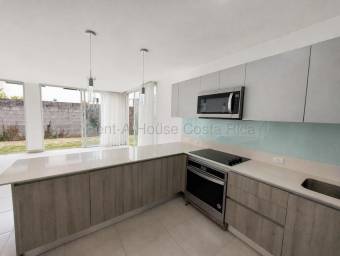 Se alquila casa en San Antonio Belén 27-225