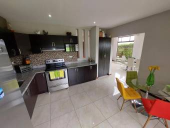 Se vende casa en Guacima Alajuela 26-723