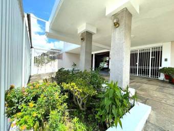 Se vende casa en Alajuela Centro 26-1601