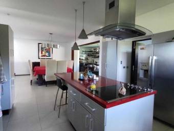 Se vende casa en Alajuela Centro 25-382