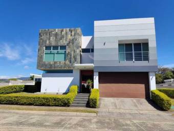 Se vende casa en Alajuela Centro 25-382