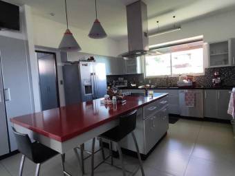 Se vende casa en Alajuela Centro 25-382