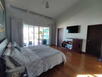 Se vende casa en Alajuela Centro 25-382