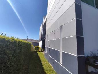 Se vende casa en Alajuela Centro 25-382