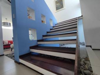 Se vende casa en Alajuela Centro 25-382