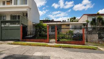 Venta de Casa en Montes de Oca-San Pedro. RAH 27-256