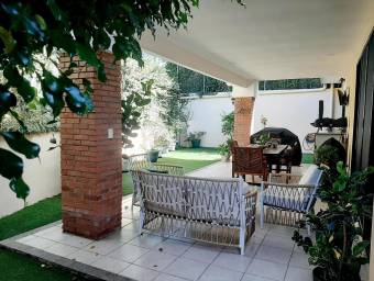 Se vende casa en Santa Ana San José 25-114