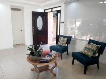 Venta de Casa en Santa Ana, San José. RAH 25-114