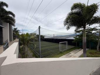 Alquiler de Moderna Casa con Amplias Amenidades en Guachipelín #27-221 GS