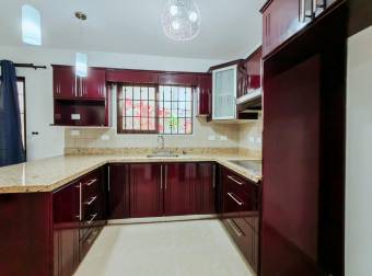 SE VENDE CASA EN CONDOMINIO SOL NACIENTE -Santa Ana Centro