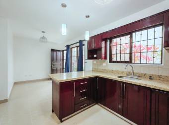SE VENDE CASA EN CONDOMINIO SOL NACIENTE -Santa Ana Centro