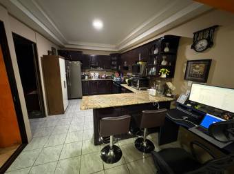 ¡SE VENDE CASA! EN URBANIZACIÓN LOS GERANIOS -SAN FELIPE DE ALAJUELITA