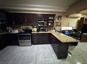 ¡SE VENDE CASA! EN URBANIZACIÓN LOS GERANIOS -SAN FELIPE DE ALAJUELITA