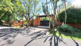 Venta de propiedad con uso mixto y alto potencial de desarrollo #27-112 GS