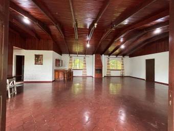 Venta de finca con tres casas y potencial de desarrollo #26-592 GS