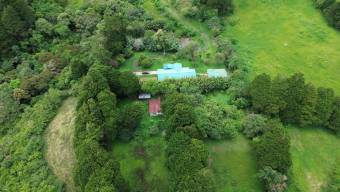 Venta de finca con tres casas y potencial de desarrollo #26-592 GS