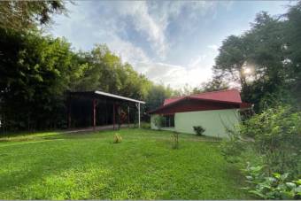 Venta de finca con tres casas y potencial de desarrollo #26-592 GS