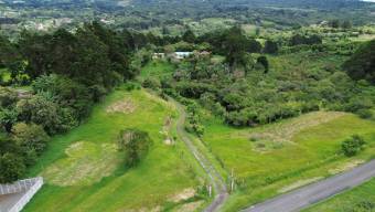 Venta de finca con tres casas y potencial de desarrollo #26-592 GS