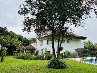 Venta de residencia con piscina, río privado y vistas a la montaña #26-622 GS Venta de residencia con piscina, río privado y vistas a la montaña #26-622 GS