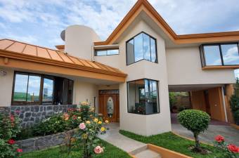 Se vende casa en Mata de Plátano Goicoechea 26-1184 