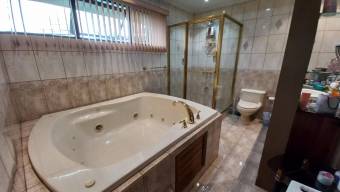 Se vende casa en Mata de Plátano Goicoechea 26-1184 