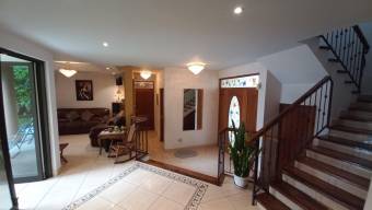 Se vende casa en Mata de Plátano Goicoechea 26-1184 