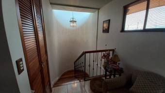 Se vende casa en Mata de Plátano Goicoechea 26-1184 