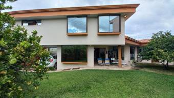 Se vende casa en Mata de Plátano Goicoechea 26-1184 