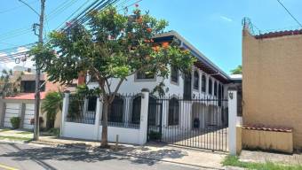 Se vende apartamento en San Rafael Escazú 26-1207