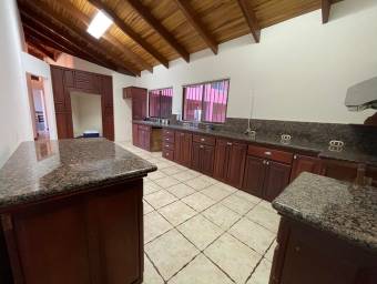 Se vende casa en San Antonio Escazú 22-1461