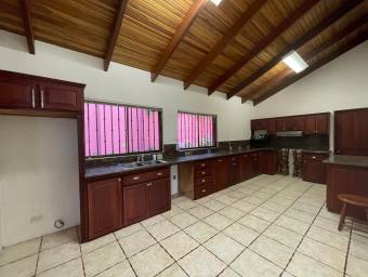 Se vende casa en San Antonio Escazú 22-1461