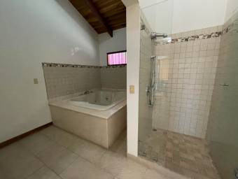 Se vende casa en San Antonio Escazú 22-1461